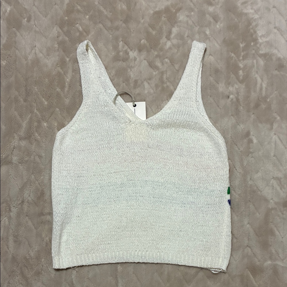 Moon & Madison White Knit Top with Hearts - Picture 5 of 5